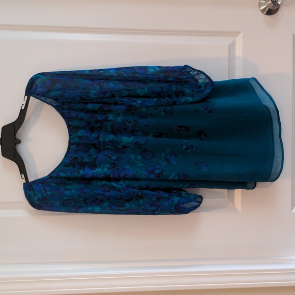 Isaac Mizrahi Live 3/4 sheer sleeved blouse.  Size M - Picture 2 of 3